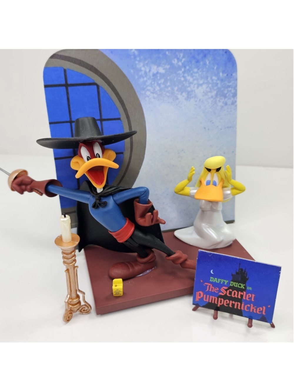 Looney Tunes THE SCARLET PUMPERNICKEL Daffy Duck Figure Scene Golden Series 1